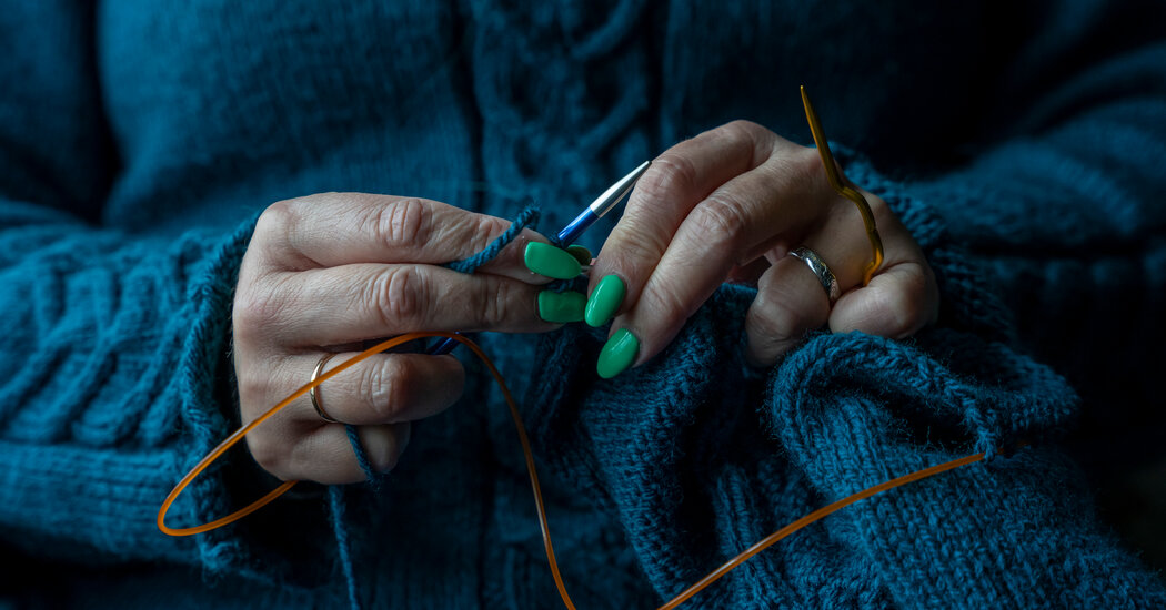 Knitters Say Stitching Aids Them Adhere to the Thread in Meetings