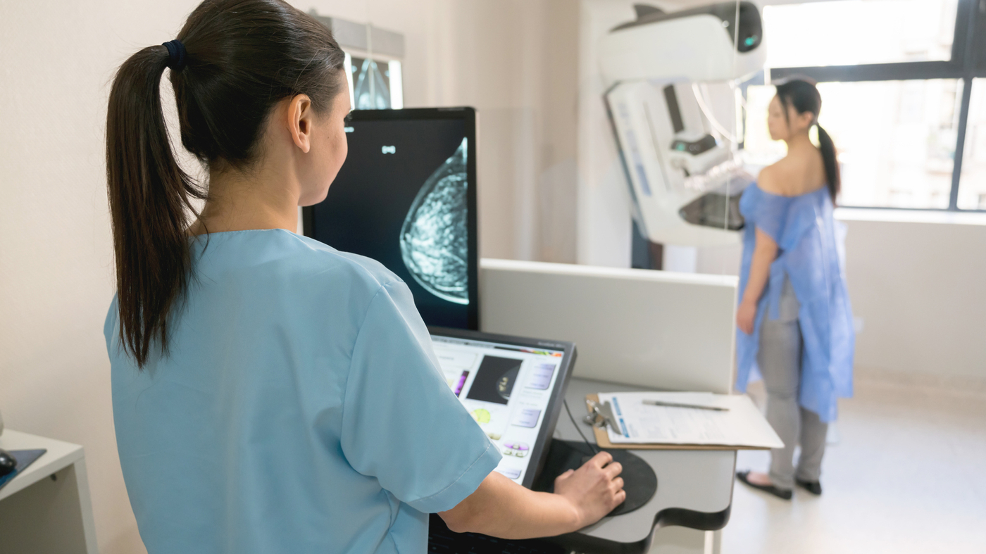 Gals should get common mammograms setting up at 40, in accordance to new rules : Photographs