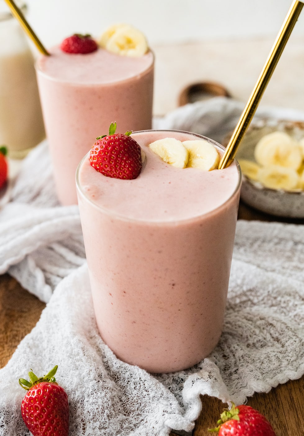Strawberry Banana Protein Smoothie – Eating Bird Food