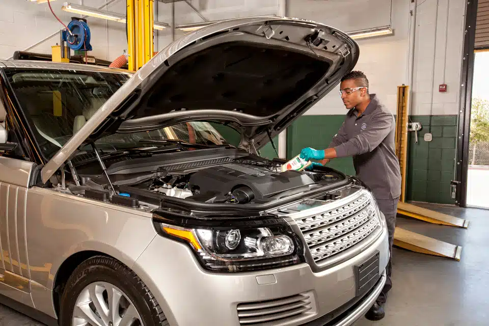 Maintaining Your Range Rover in Dubai: Understanding Annual Costs