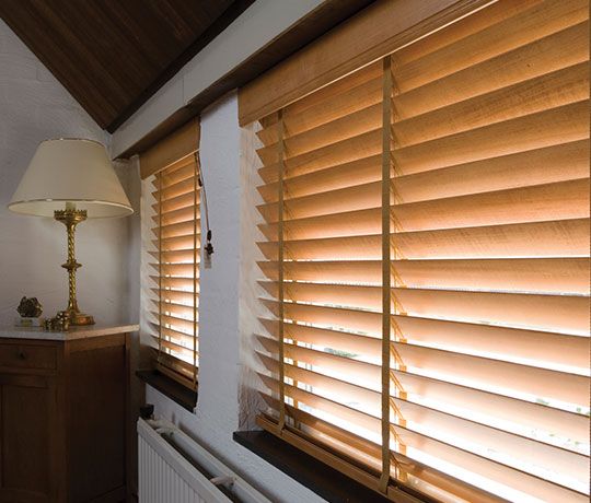 An Ultimate Guide to Wooden and Aluminium Venetian Blinds