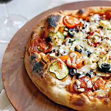 Discuss the popularity of vegetarian pizza